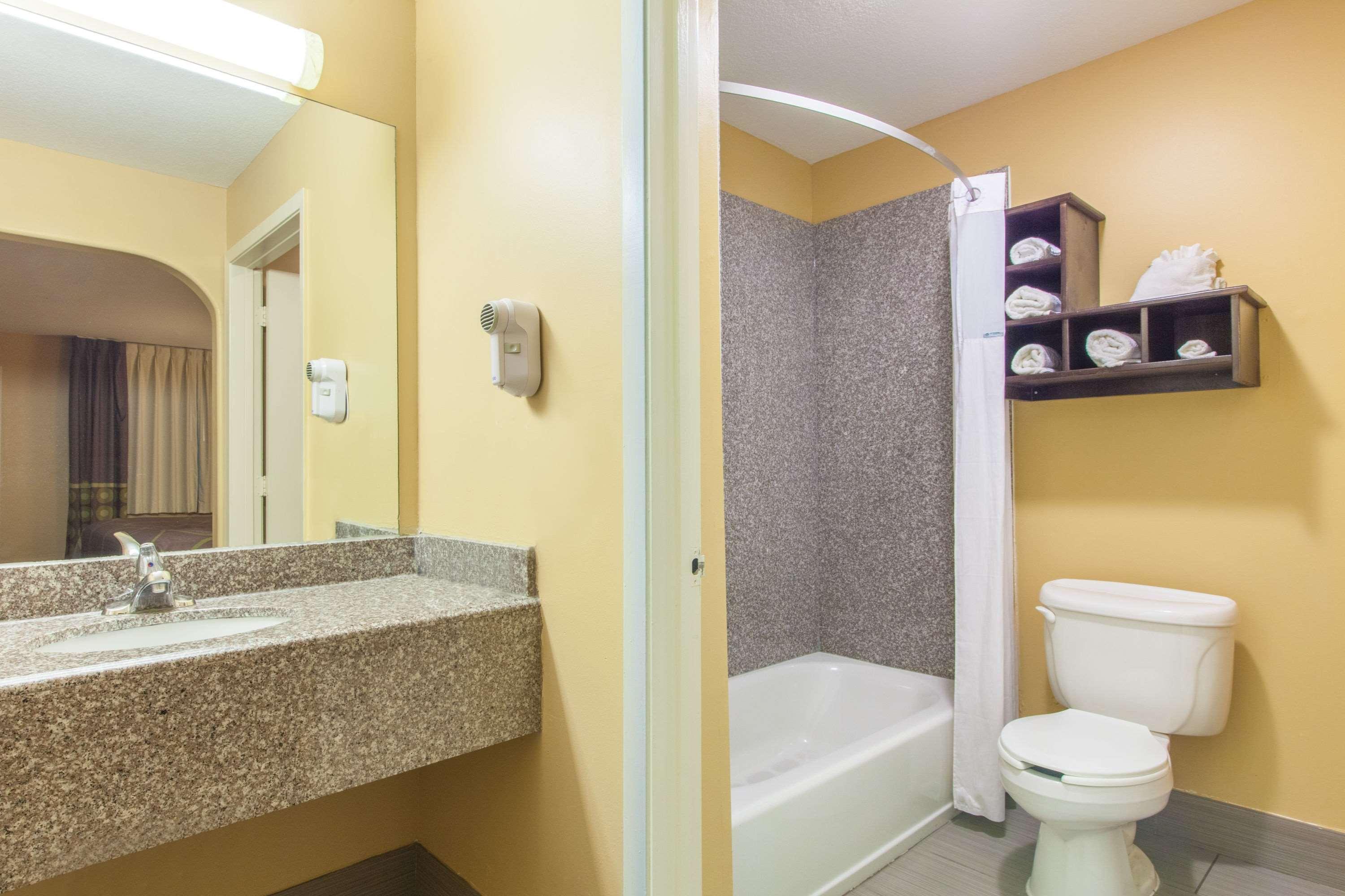 Super 8 By Wyndham Houston/Willowbrook Hwy 249 Esterno foto
